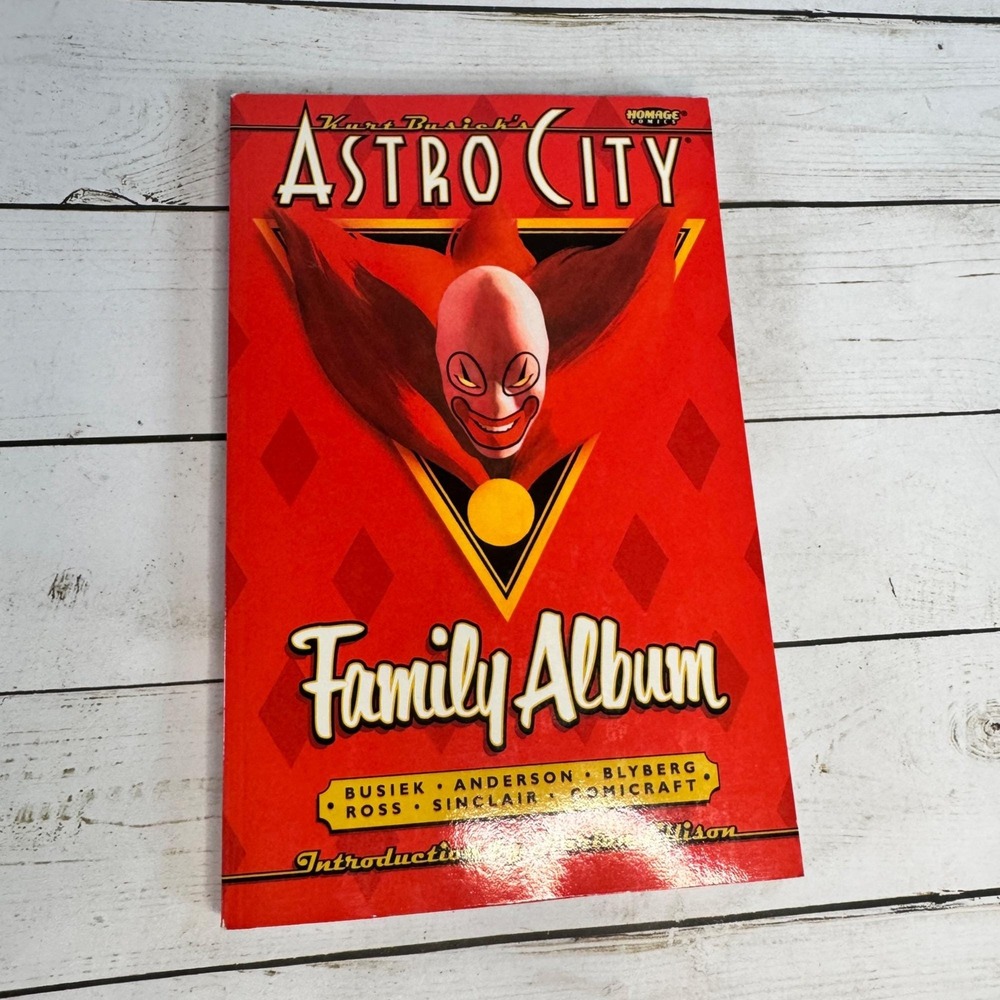 Astro City Family Album Kurt Busiek TPB Graphic Novel Homage DC Comics 1998